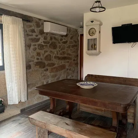 Casas De Riba De Paco Do Monte Lantgård