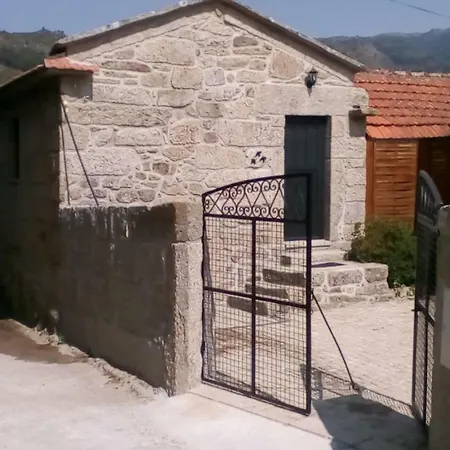 Casas De Riba De Paco Do Monte