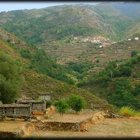 Casas De Riba De Paco Do Monte *
